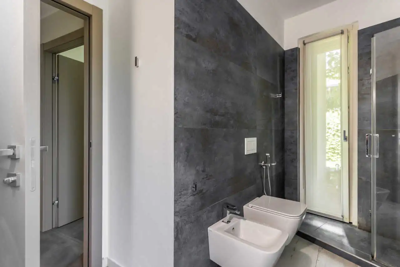 villa-con-piscina-a-carugate-stile-moderno-migliore-agenzia-immobiliare-milano-e-brianza-casa&style (28)