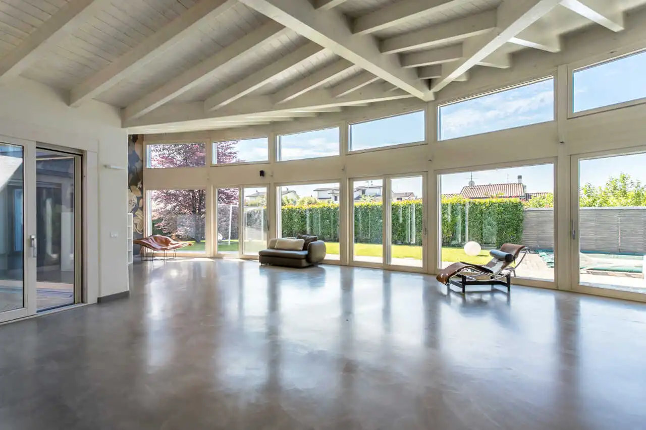 villa-con-piscina-a-carugate-stile-moderno-migliore-agenzia-immobiliare-milano-e-brianza-casa&style (3)