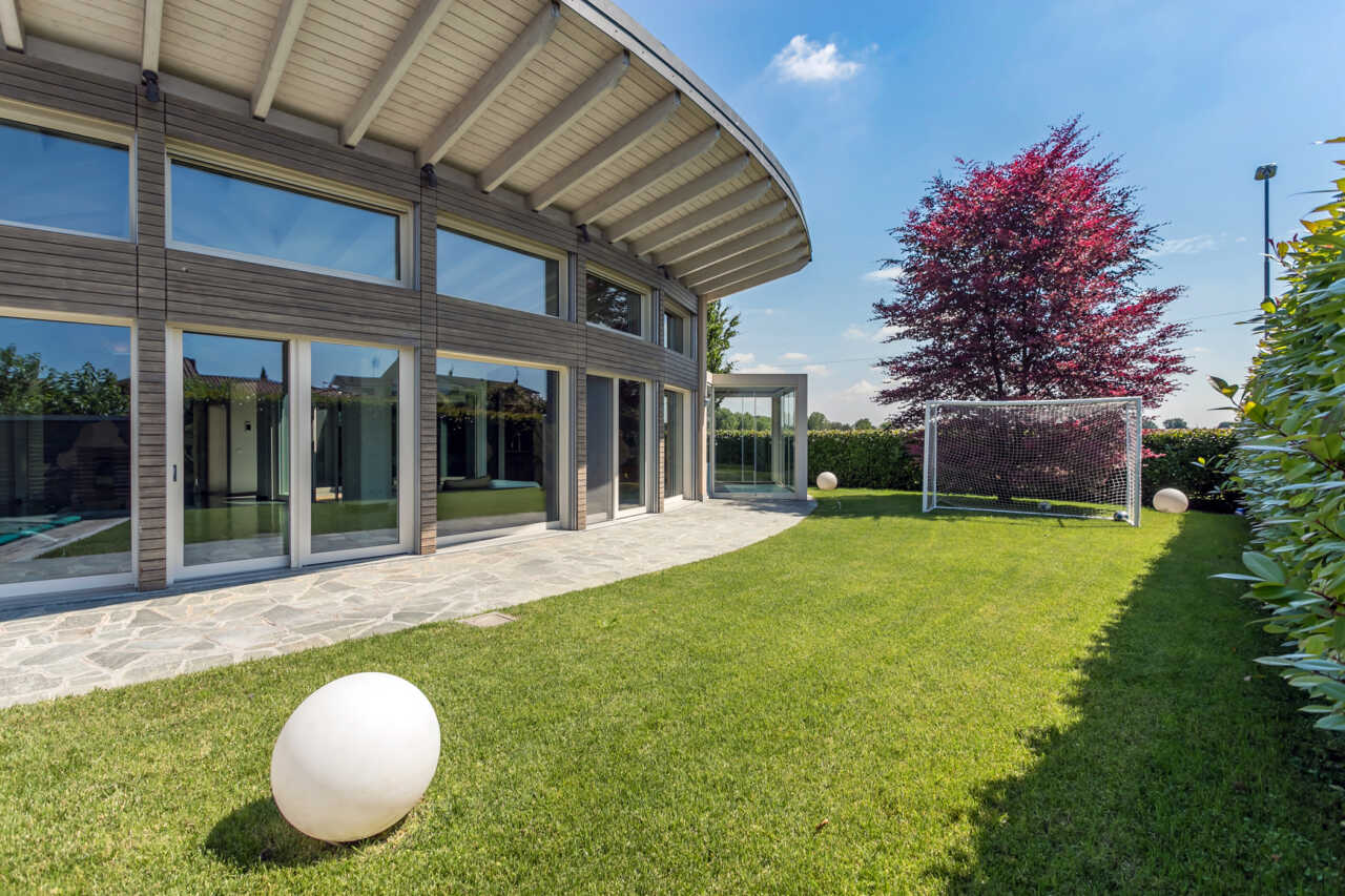 villa-con-piscina-a-carugate-stile-moderno-migliore-agenzia-immobiliare-milano-e-brianza-casa&style (36)