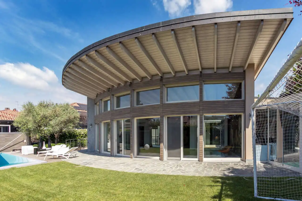 villa-con-piscina-a-carugate-stile-moderno-migliore-agenzia-immobiliare-milano-e-brianza-casa&style (37)