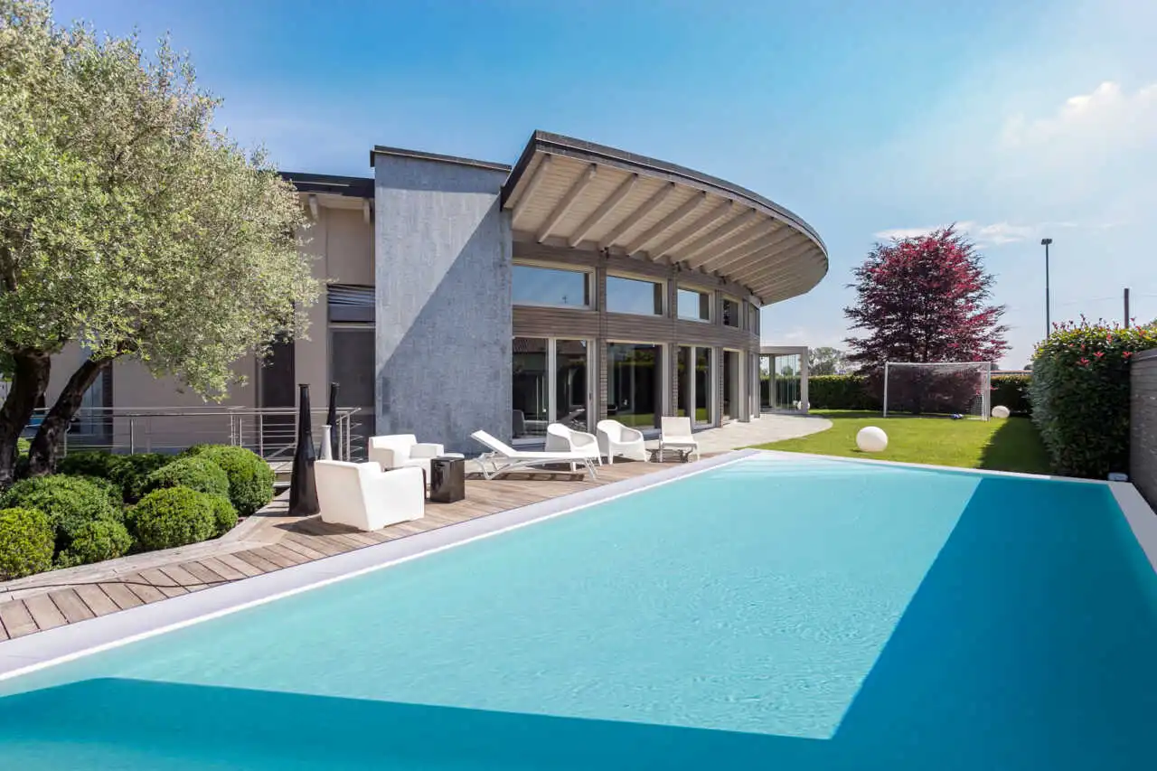 villa-con-piscina-a-carugate-stile-moderno-migliore-agenzia-immobiliare-milano-e-brianza-casa&style (40)
