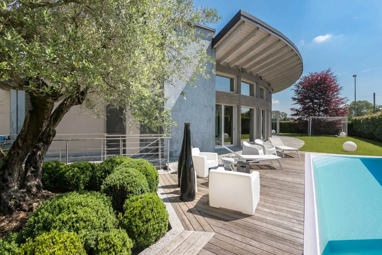 villa-con-piscina-a-carugate-stile-moderno-migliore-agenzia-immobiliare-milano-e-brianza-casa&style (42)