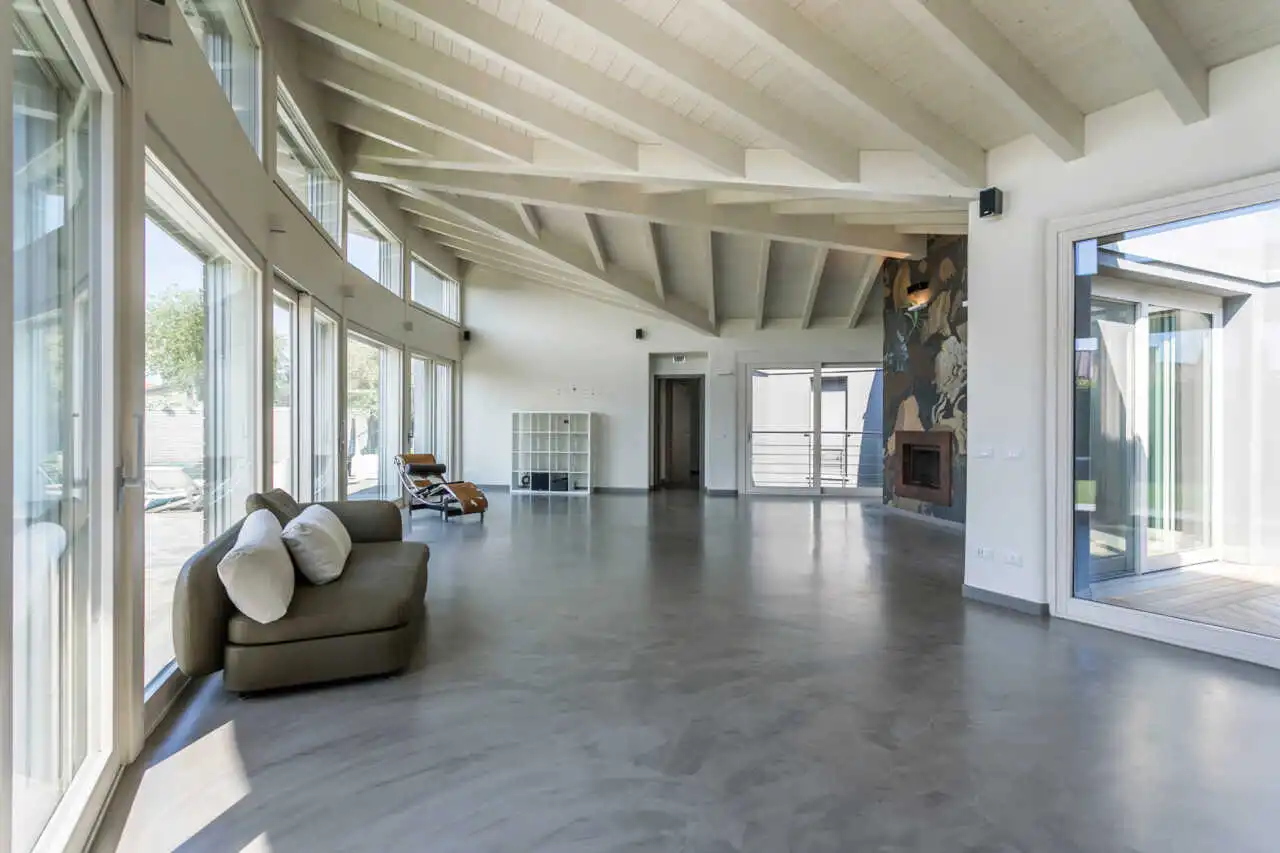 villa-con-piscina-a-carugate-stile-moderno-migliore-agenzia-immobiliare-milano-e-brianza-casa&style (5)
