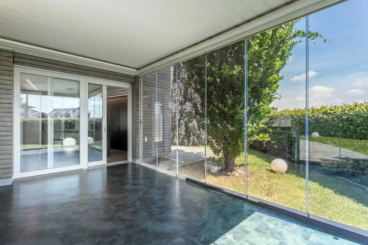 villa-con-piscina-a-carugate-stile-moderno-migliore-agenzia-immobiliare-milano-e-brianza-casa&style (51)