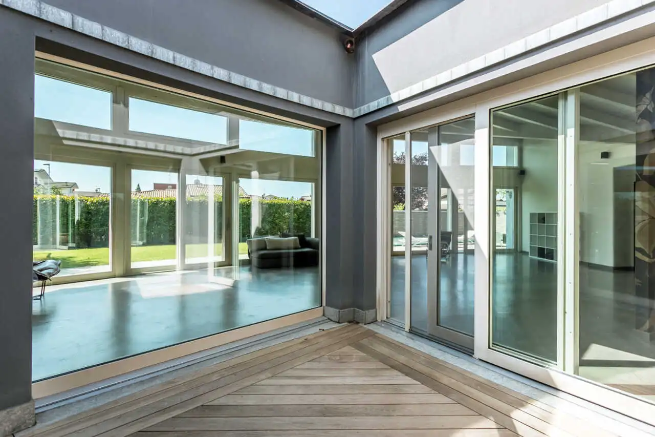 villa-con-piscina-a-carugate-stile-moderno-migliore-agenzia-immobiliare-milano-e-brianza-casa&style (6)