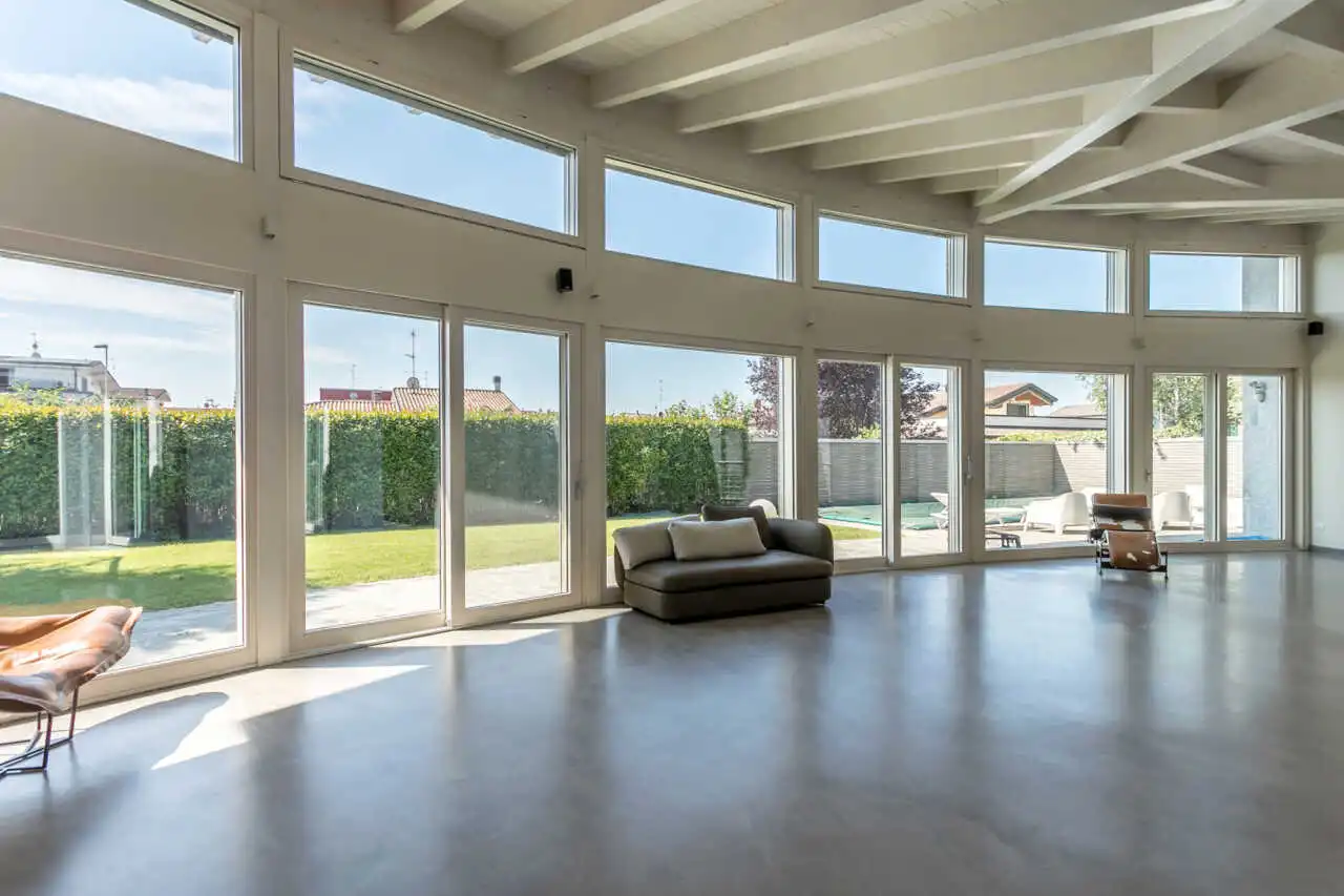 villa-con-piscina-a-carugate-stile-moderno-migliore-agenzia-immobiliare-milano-e-brianza-casa&style (7)