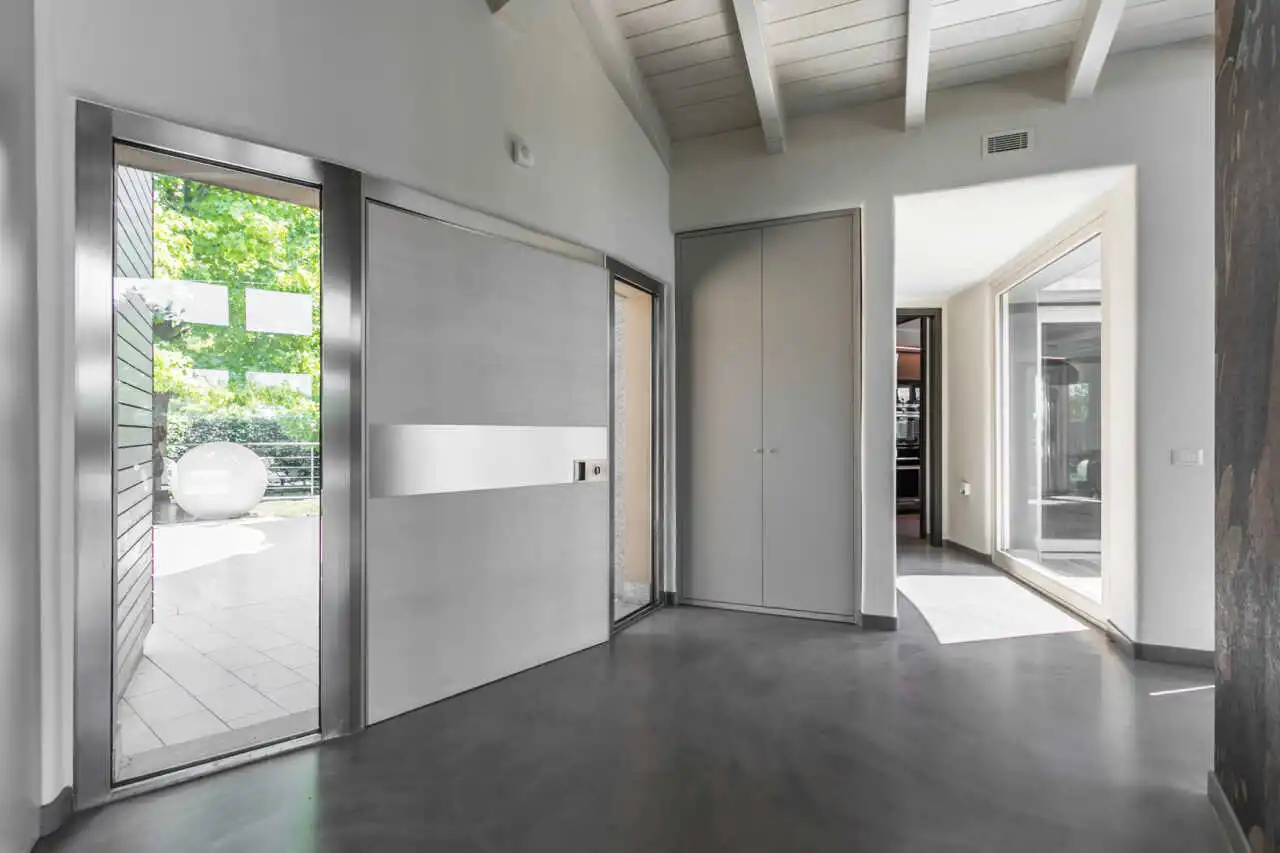 villa-con-piscina-a-carugate-stile-moderno-migliore-agenzia-immobiliare-milano-e-brianza-casa&style (9)