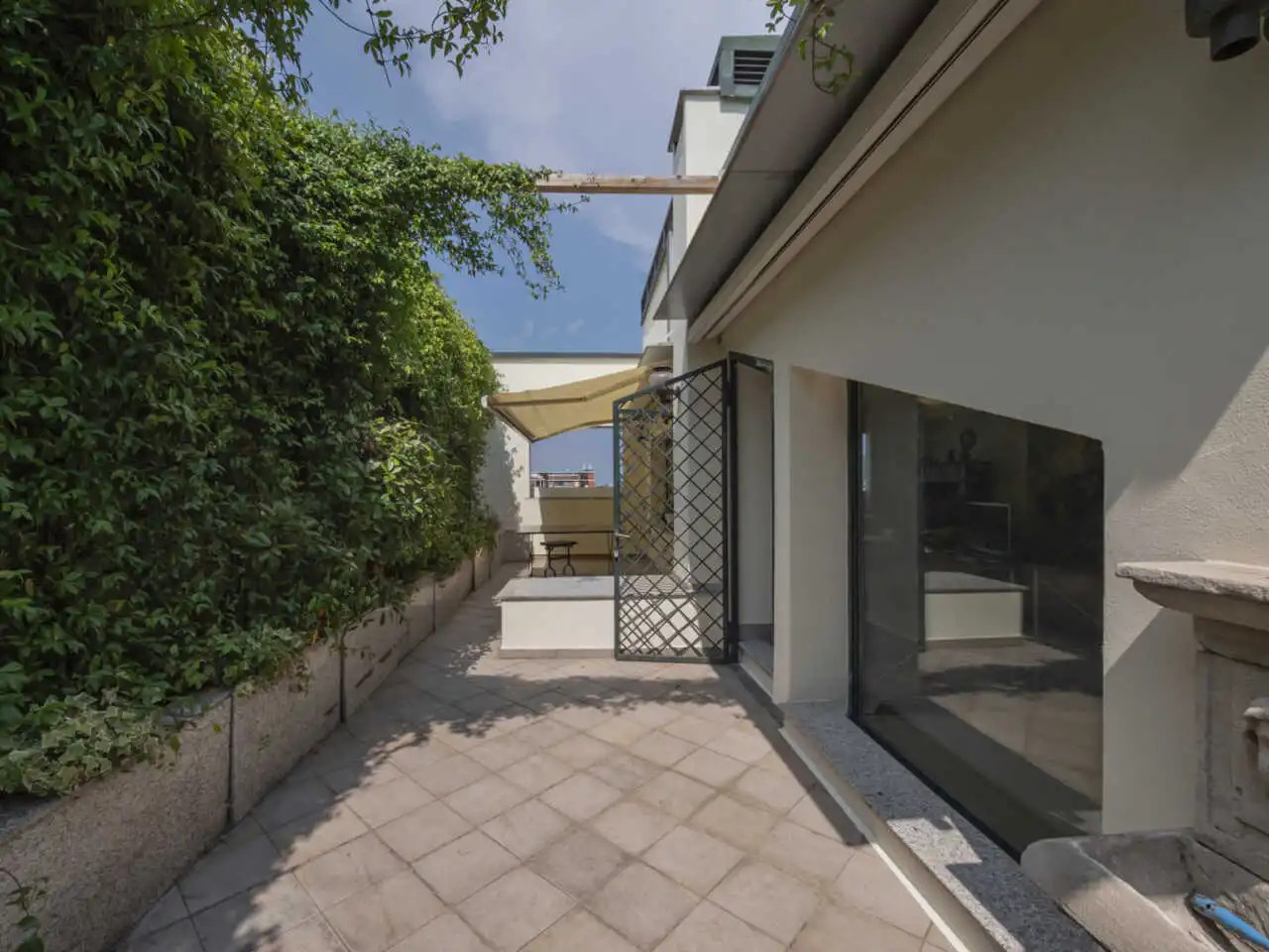 prestigioso-attico-a-milano-su-due-livelli-con-terrazzi-panoramici (1)