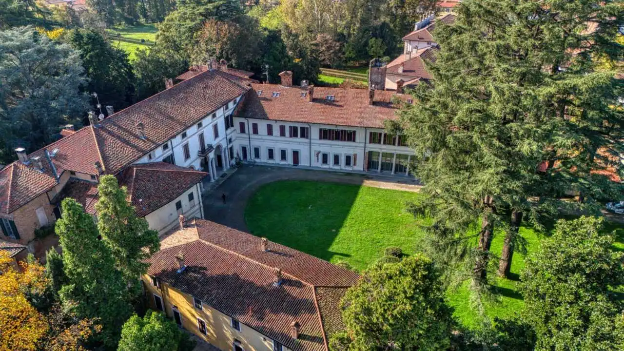 villa-d-epoca-Corbetta-agenzia-immobiliare-casa&style-drone-milano-brianza (14)