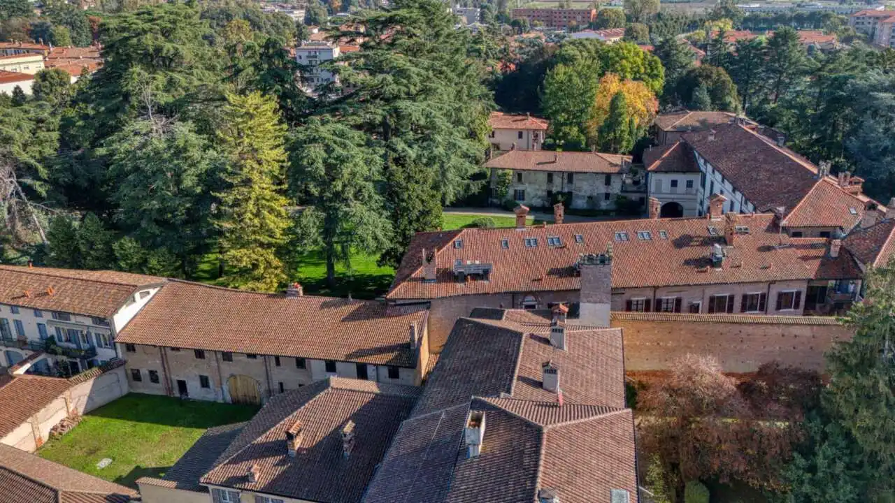 villa-d-epoca-Corbetta-agenzia-immobiliare-casa&style-drone-milano-brianza (8)